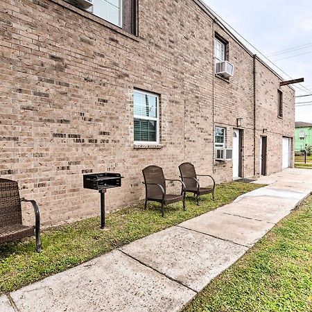 Cozy Galveston Apartment - Walk To Beach And Dining Exterior photo