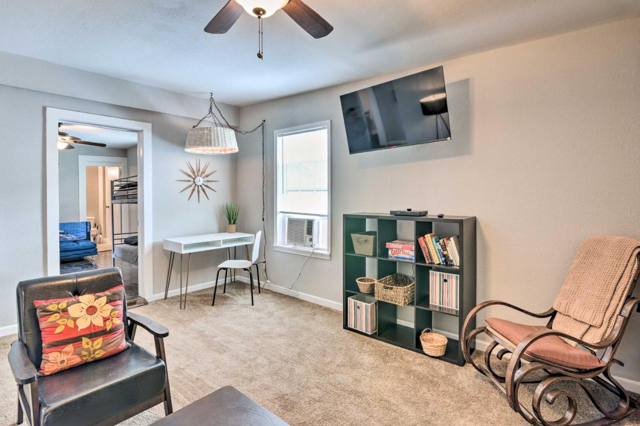 Cozy Galveston Apartment - Walk To Beach And Dining Exterior photo