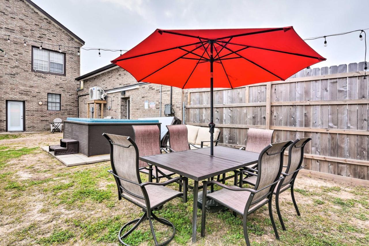 Cozy Galveston Apartment - Walk To Beach And Dining Exterior photo