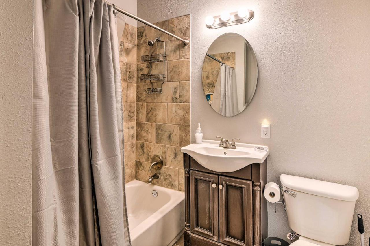 Cozy Galveston Apartment - Walk To Beach And Dining Exterior photo