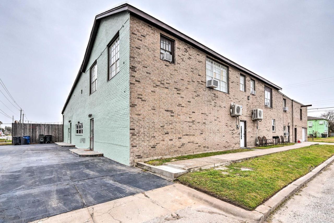 Cozy Galveston Apartment - Walk To Beach And Dining Exterior photo