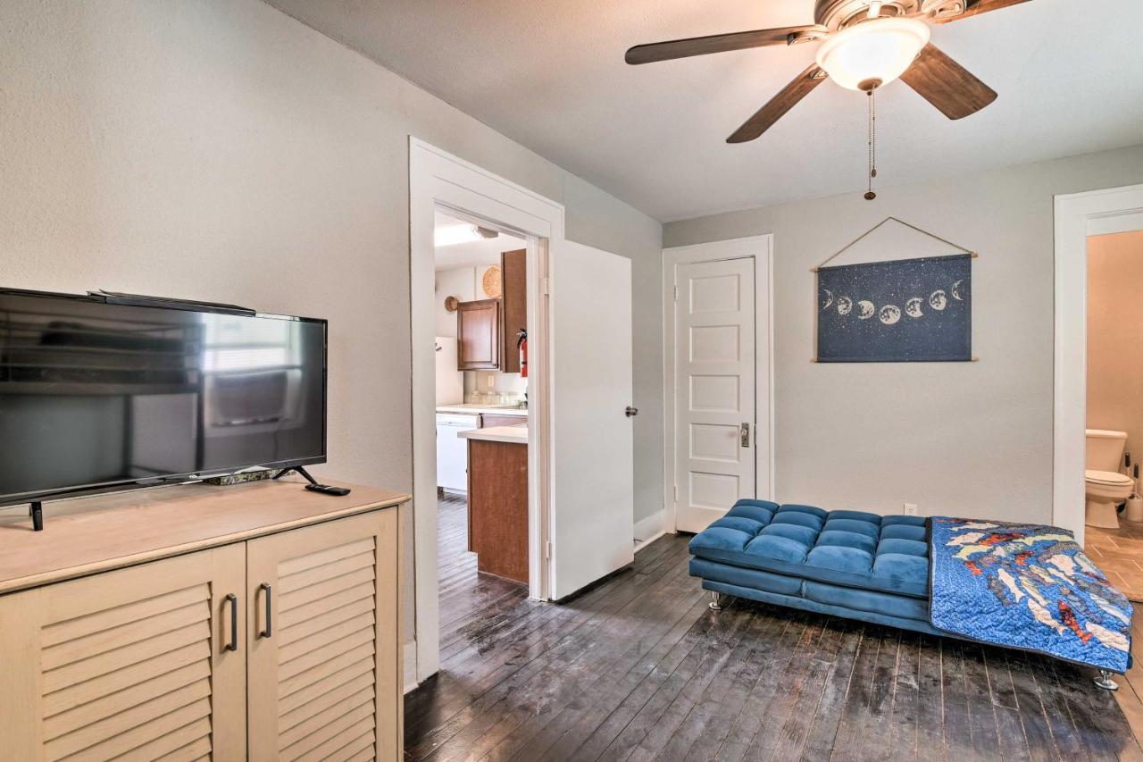 Cozy Galveston Apartment - Walk To Beach And Dining Exterior photo